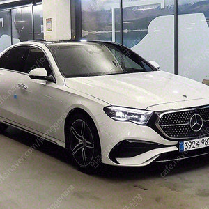 벤츠 E클래스 중고 벤츠 중고 승용차 흰색 2025년식 9,430km E300 4MATIC AMG Line 중고차 구매상담