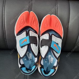 나이키 아쿠아 리프트 230사이즈