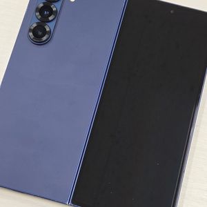 갤럭시 Z폴드6 네이비색상 256용량 상태좋은 무잔상 미파손 단말기 108만 판매합니다