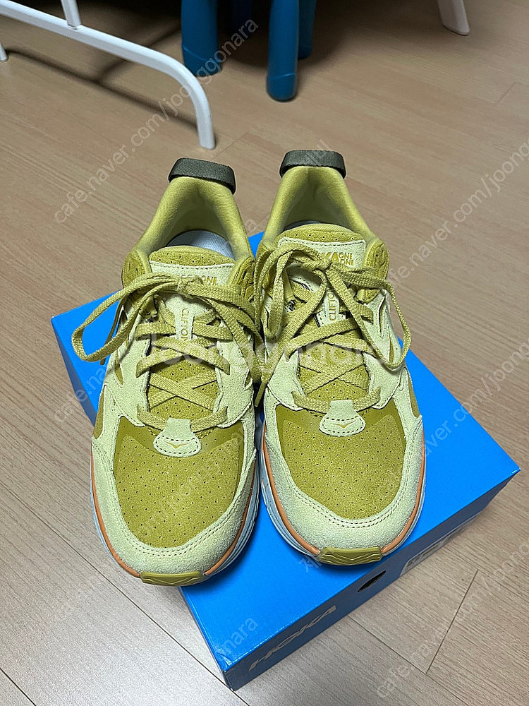 호카 클리프톤 스웨이드 265 옐로우 카키 hoka c...--2