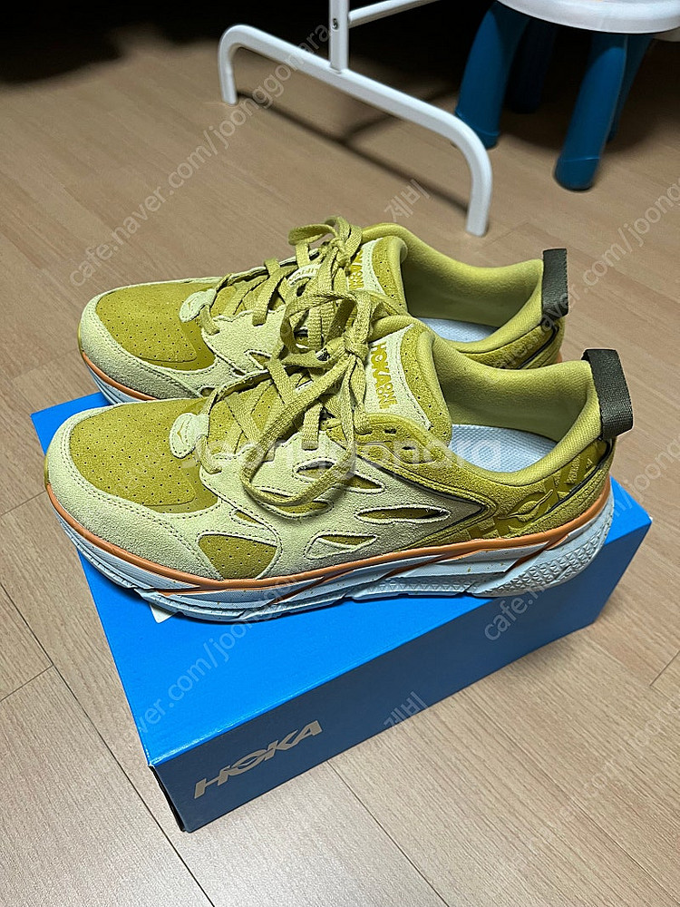 호카 클리프톤 스웨이드 265 옐로우 카키 hoka c...--0