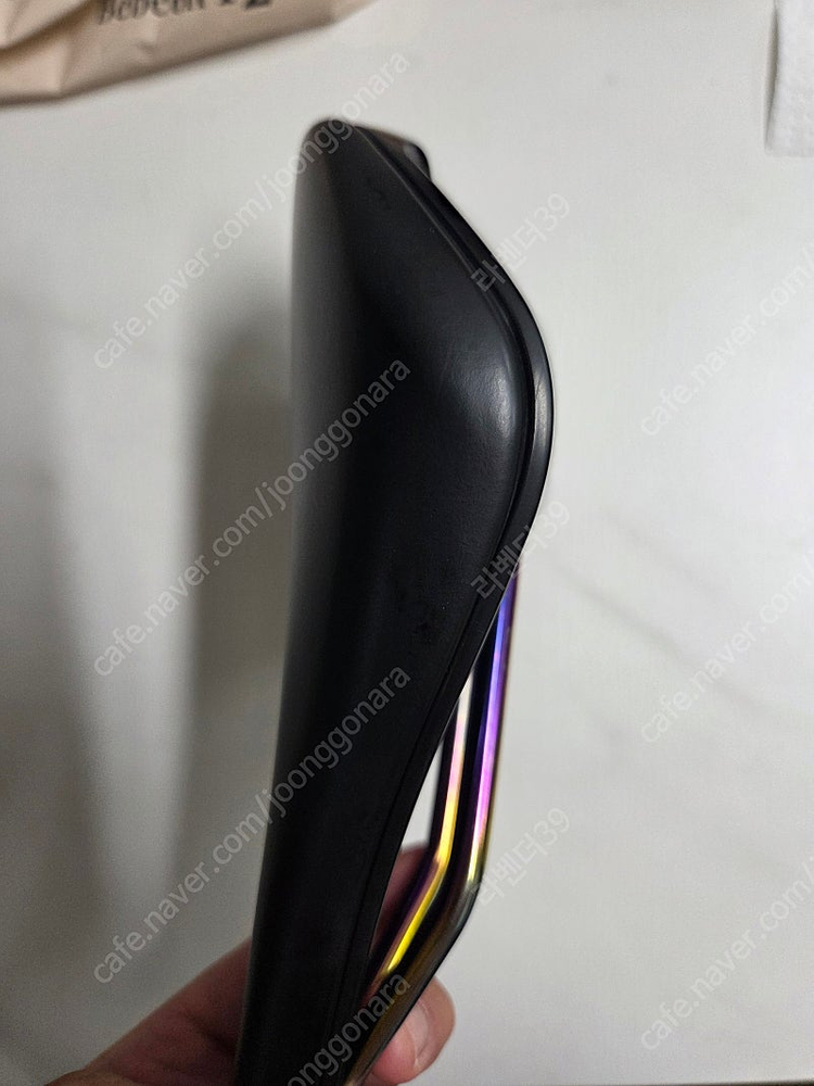 누크프루프 샘힐 오일슬릭 안장 이미지