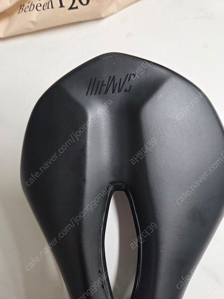 누크프루프 샘힐 오일슬릭 안장 이미지