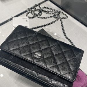 샤넬 클래식 woc 은장 캐비어 블랙 새상품