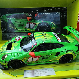 포르쉐 manthey GT3R 300대- 180번 한정판 1:18 다이케스트