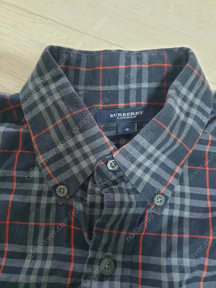 버버리 남성용 셔츠 판매합니다--2