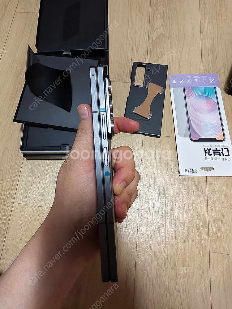 부산직 갤럭시 Z 폴드 SE 512GB 자급제--6