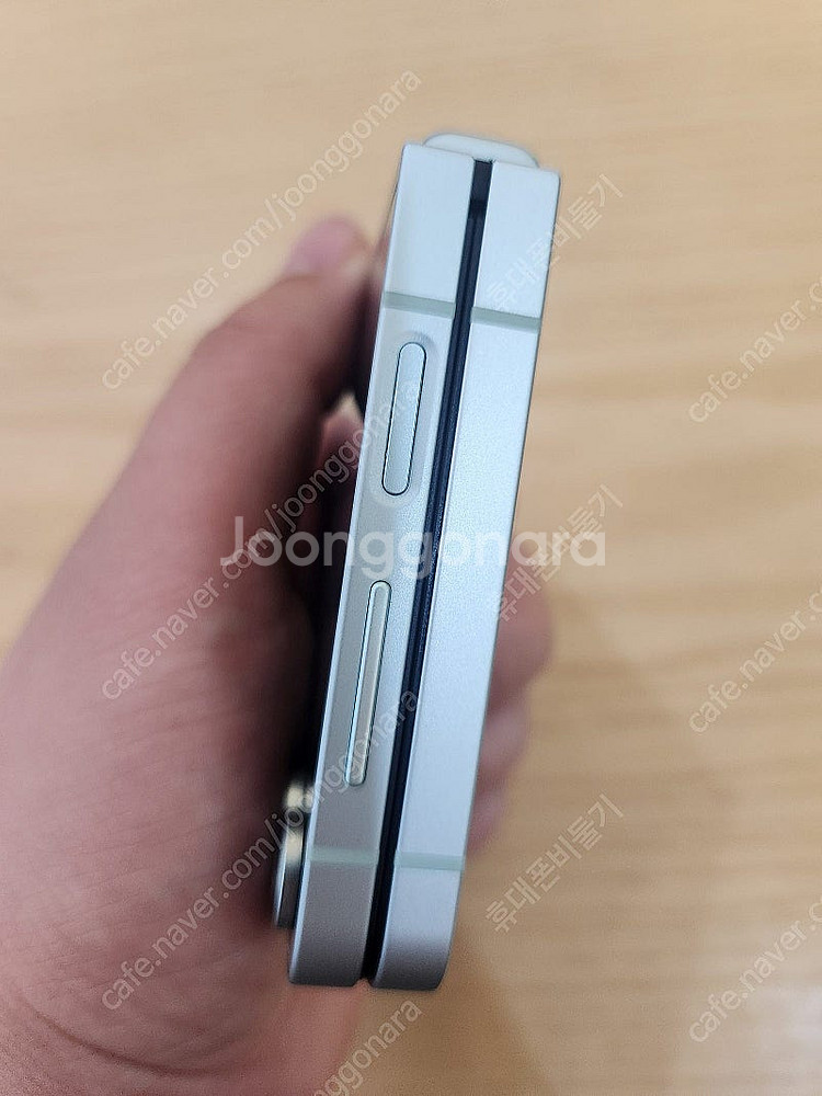 삼성 갤럭시 Z플립6 256기가 밑트컬러 기스하나없는 ...--7