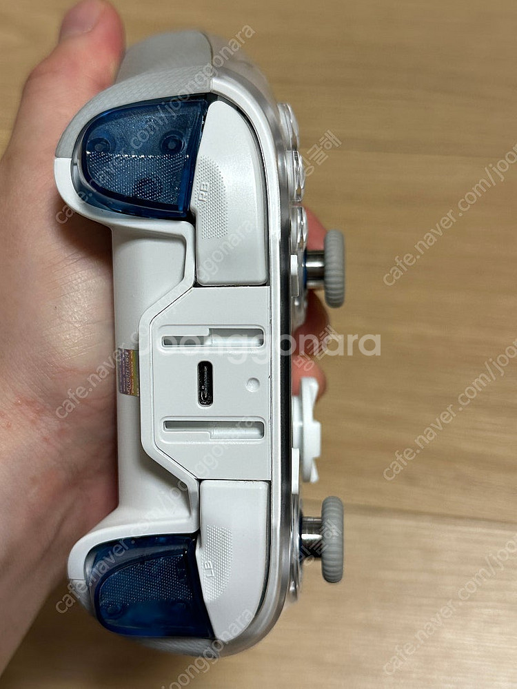 Flydigi Apex 4 컨트롤러 (충전독 포함)--1