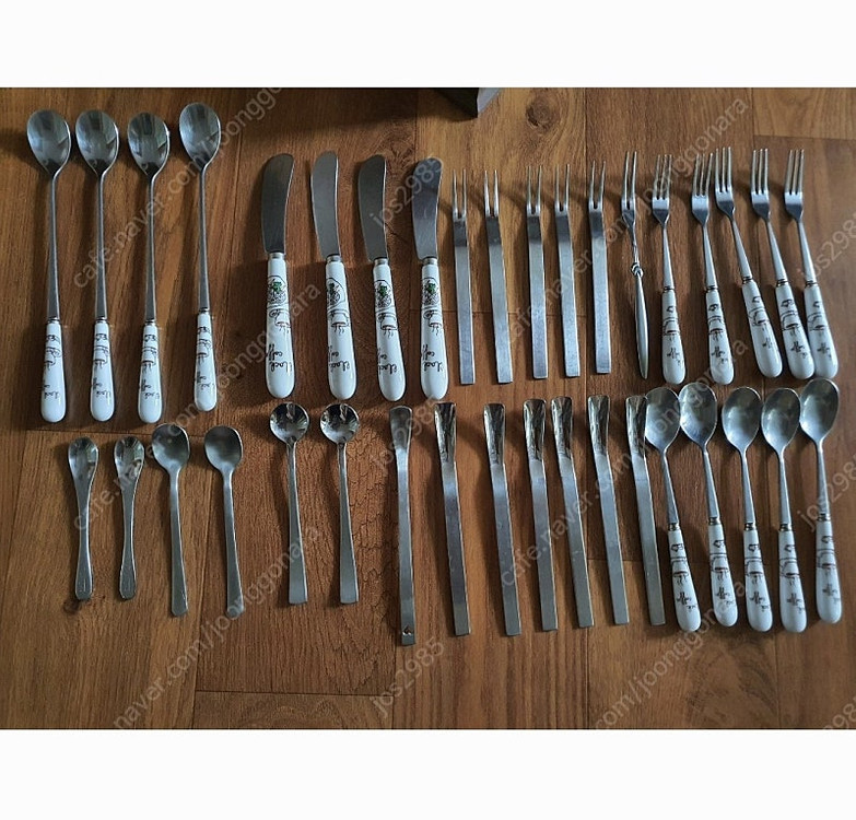 티스픈셋트+포크셋트+나이프+각종스픈+수저통등등많이안써서깔끔저렴히1만5천원(수원)--2