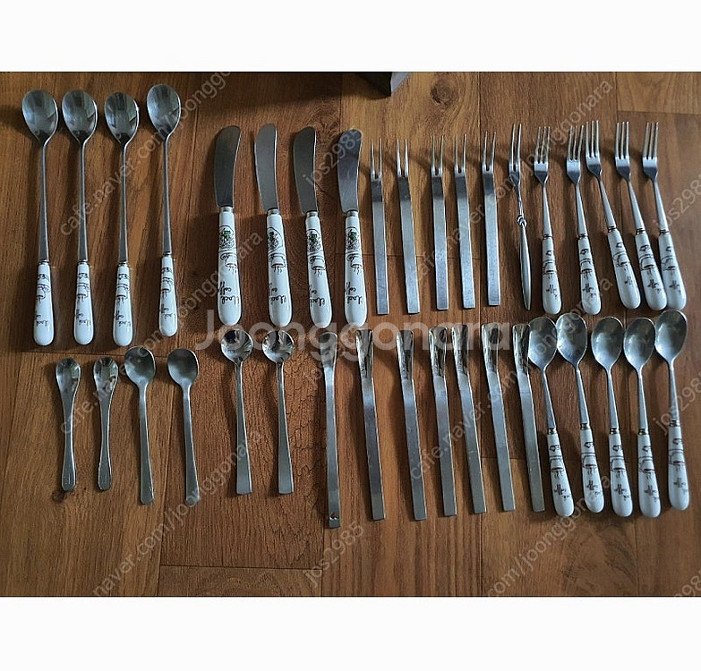 티스픈셋트+포크셋트+나이프+각종스픈+수저통등등많이안써서깔끔저렴히2만원(수원)--2