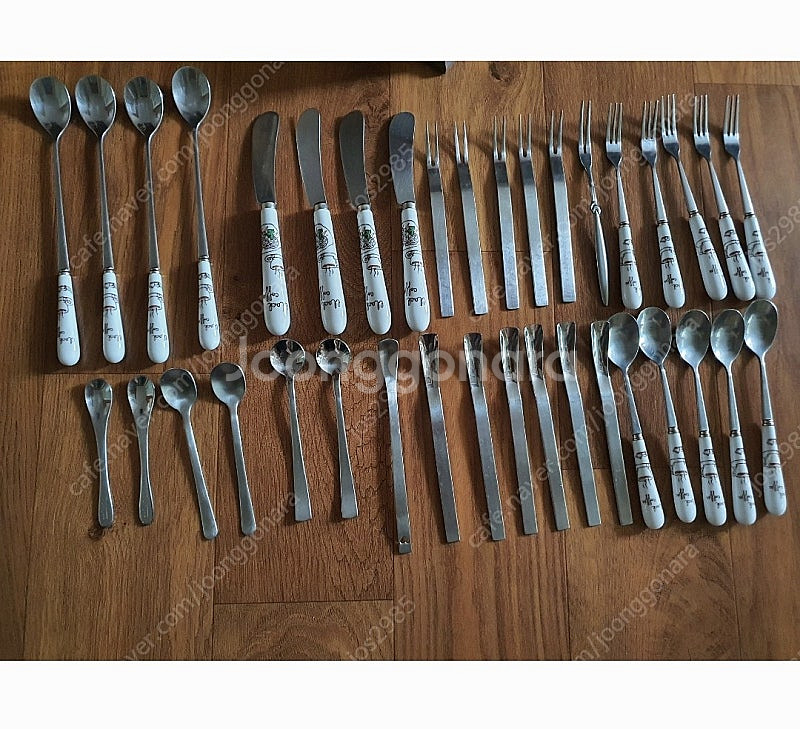 티스픈셋트+포크셋트+나이프+각종스픈+수저통등등많이안써서깔끔저렴히2만원(수원)--8