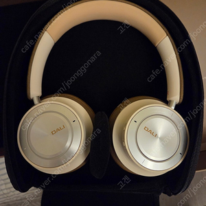 DALI iO-8 카라멜 화이트 헤드폰