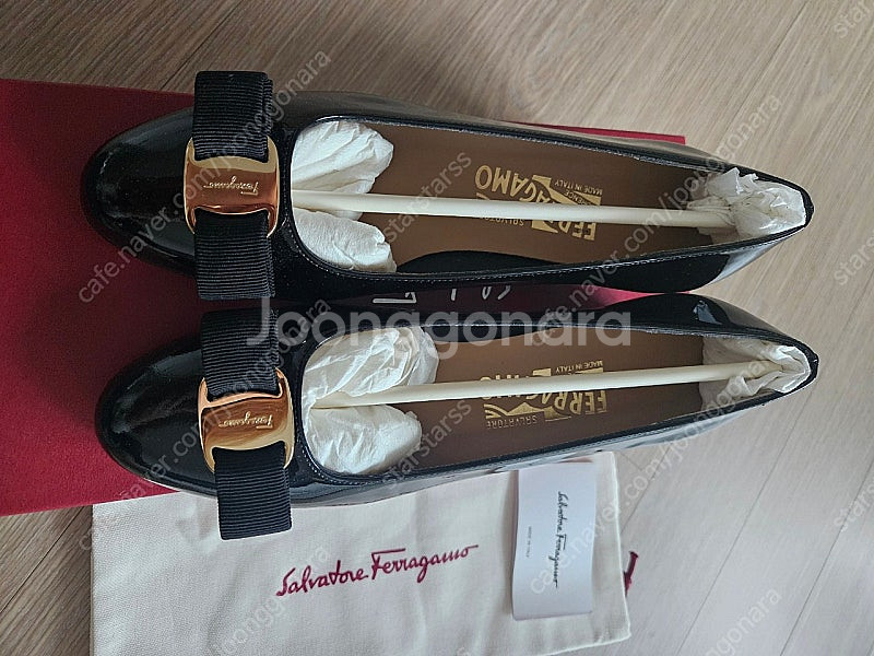 [새상품]페라가모 바라 펌프스 블랙 유광 3cm 6D ...--3
