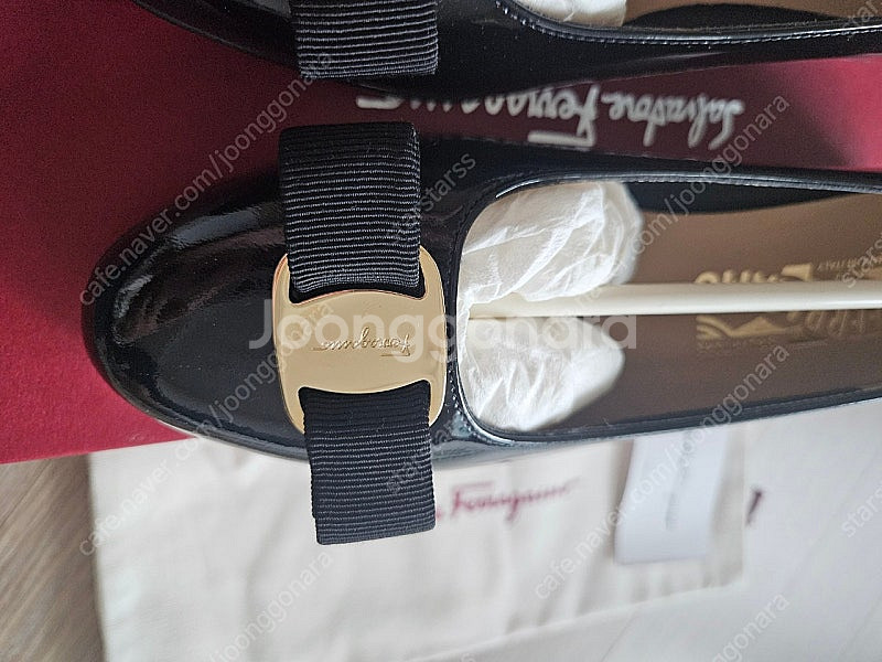 [새상품]페라가모 바라 펌프스 블랙 유광 3cm 6D ...--4