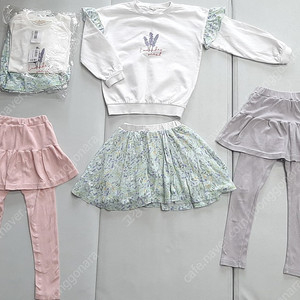 120사이즈 여아 쌍둥이 추천 티셔츠+치마바지 두 세트(+치마 레깅스 2개 덤) 일괄 gs25 반값택배비 포함 27000원에 팔아요~