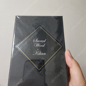 킬리안 향수 세이크리드 우드 50ml 거의새상품정품 팝니다!! 네고가능!!