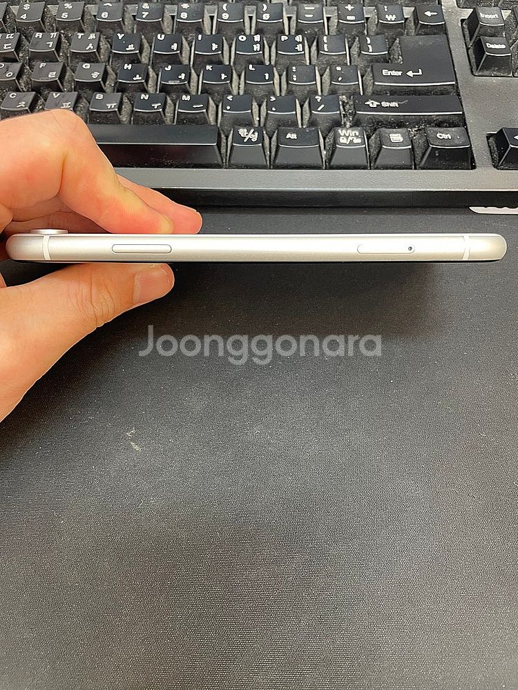 아이폰XR 화이트 64GB 상태좋은 중고19만 팝니다.--4