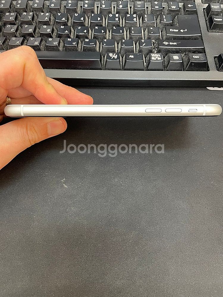 아이폰XR 화이트 64GB 상태좋은 중고19만 팝니다.--6