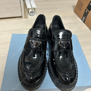 프라다 브러시드 로퍼 EU 38.5