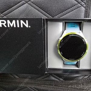 가민 포러너 570 신형 47mm 화이트 팝니다