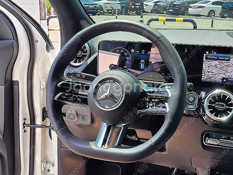 외제중고차시세 흰색 2025년식 4,850km GLA2...--9