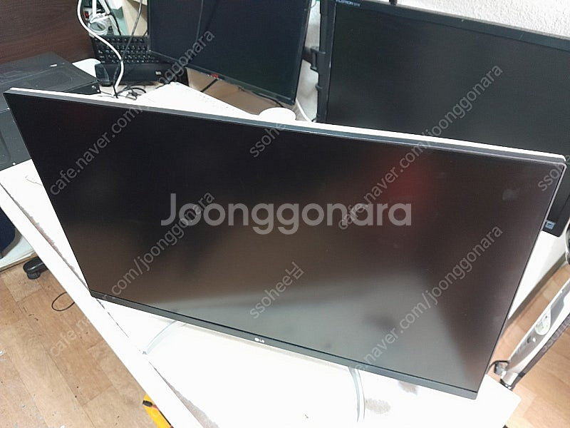 LG 32UP550N 32인치 4K 모니터 팝니다--1