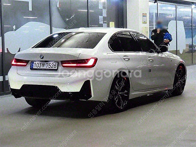 BMW 3시리즈 중고 BMW 중고 BMW 3시리즈 중고차 할부가능 2024년식 18,270km 320i M 스포츠 ...--5