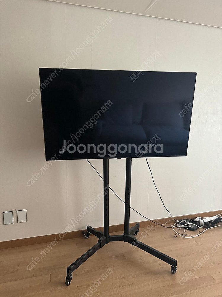 Lg 55인치 티비 + 거치대 판매합니다.--3