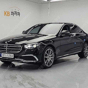 벤츠 E클래스 중고차 벤츠 중고차 수입중고차 검정색 2022년식 6,866km E300e 4MATIC 익스클루시브 개인사업자 차량구매