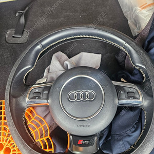 아우디 2007~2014 r8 핸들 팜니다.