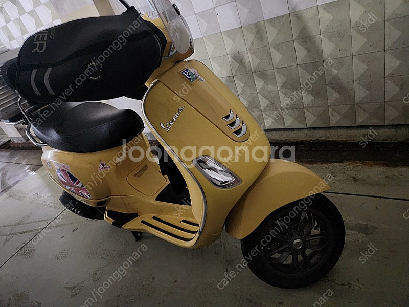 21년식 베스파 LX125 스쿠터 옐로우 급처합니다--1