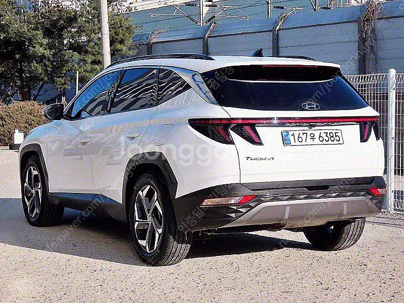 현대 투싼 (NX4) 디젤 20 2WD 인스퍼레이션 중...--2