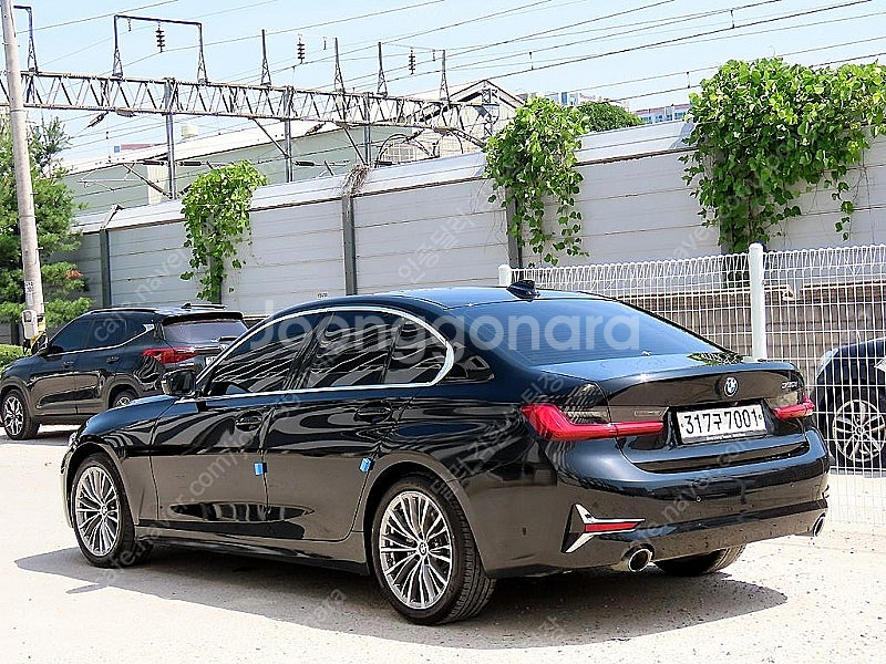 BMW 3시리즈 중고 BMW 320i 중고 승용차 검정색 2020년식 58,825km 320i 럭셔리 최저가 중고차--4