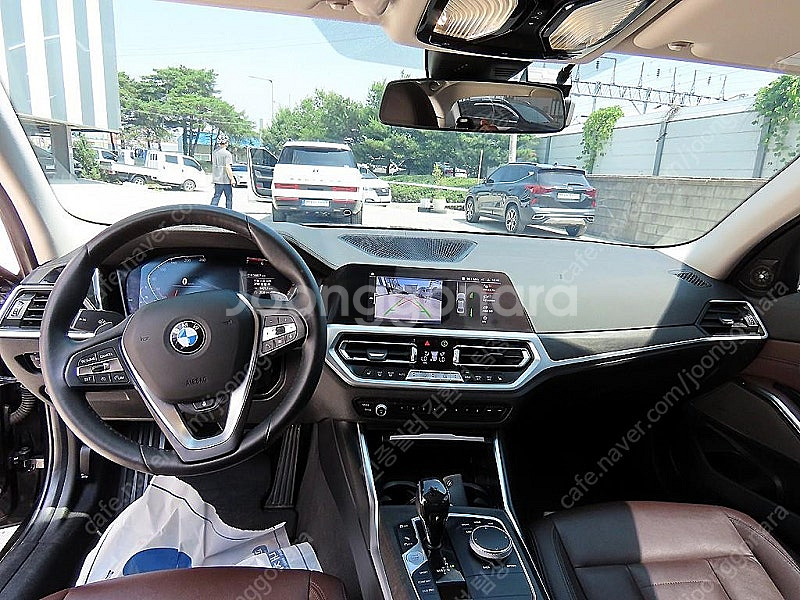 BMW 3시리즈 중고 BMW 320i 중고 승용차 검정색 2020년식 58,825km 320i 럭셔리 최저가 중고차--8
