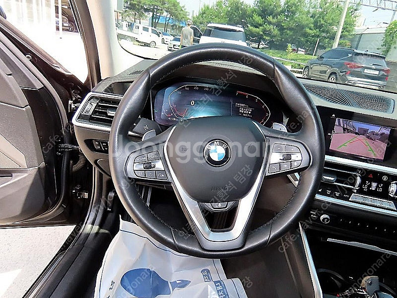 BMW 3시리즈 중고 BMW 320i 중고 승용차 검정색 2020년식 58,825km 320i 럭셔리 최저가 중고차--9