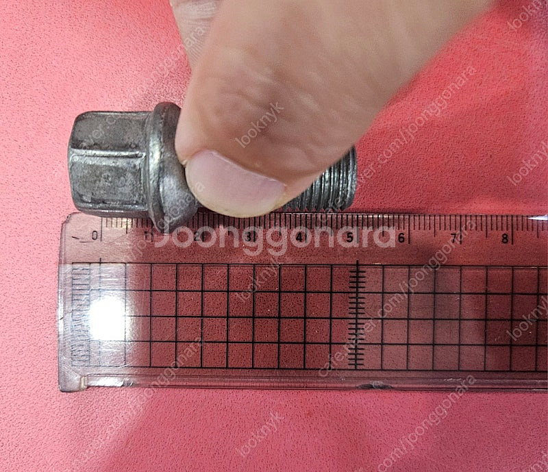 아우디 정품 휠볼트 A7 16년식 2년 사용후 보관--1