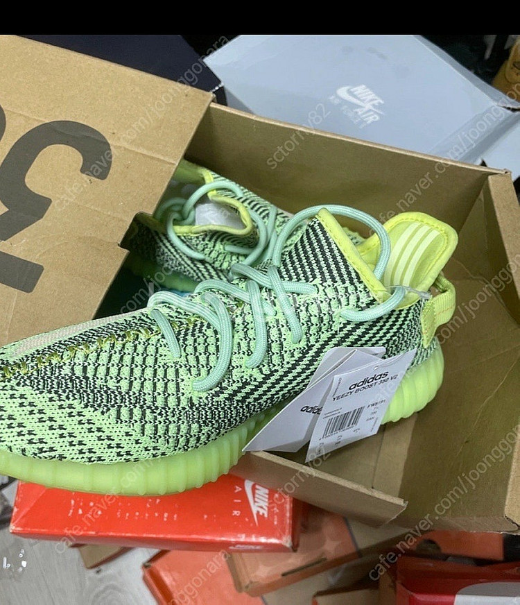 아디다스 이지부스트 신품--0