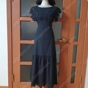 (무배-새제품)딘트 아일렛 라인 롱원피스+블랙벙거지