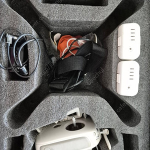 DJI 팬텀3 조종기 및 여분 프로펠러 가방 배터리 등
