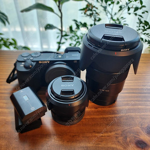 소니 a6600 + 18-105mm + 1.8-35mm렌즈 + 배터리2개 모두 판매합니다.