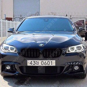 BMW 5시리즈 중고 BMW 5시리즈 중고차 BMW 520D 중고 검정색 2016년식 520d xDrive M 에어로다이나믹 프로 중고차카페
