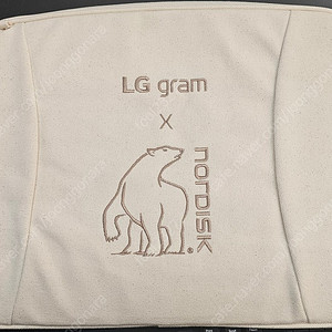 15Z90S-GR5CK LG 그램 노트북 판매 합니다. 24년 12월 제품 입니다. 256G 추가업글, 로지텍 무선마우스와 가방 같이 드립니다.
