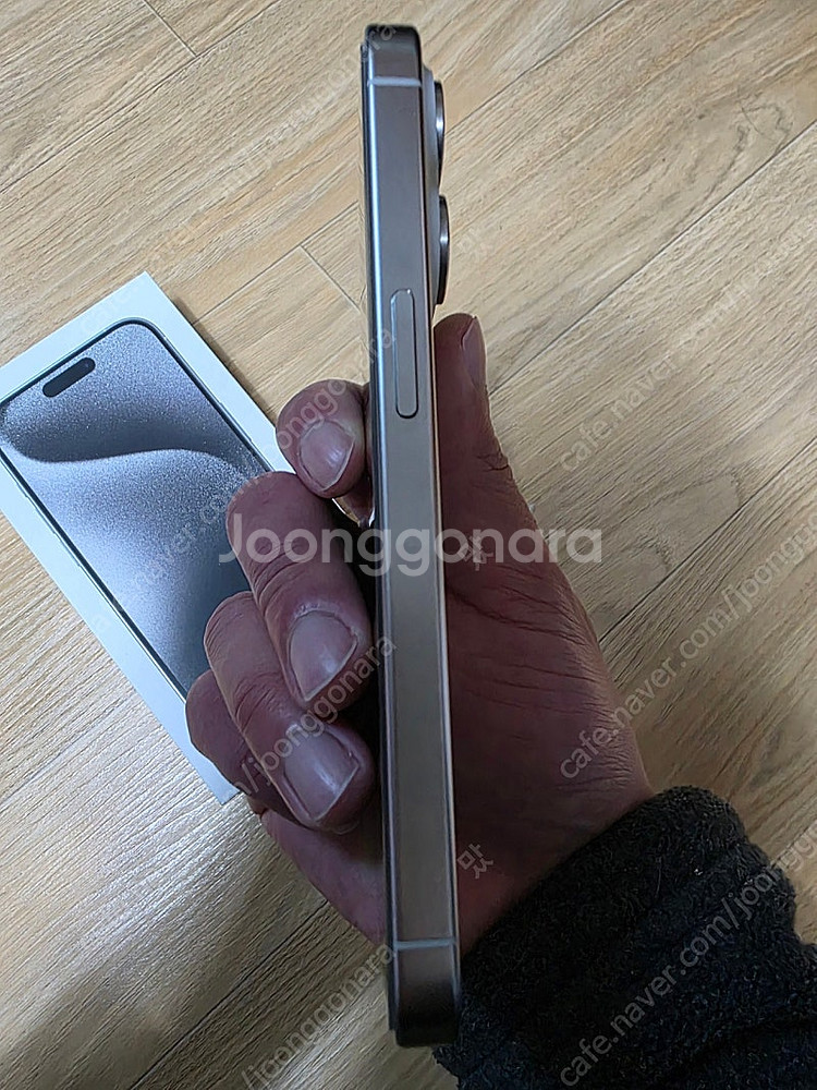 아이폰 15프로맥스 256 화이트티타늄 판매합니다--5