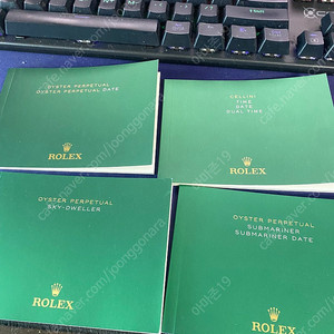(정품) 로렉스 책자 판매합니다. 오이스터, 스카이드웰러, 섭마, 셀리니