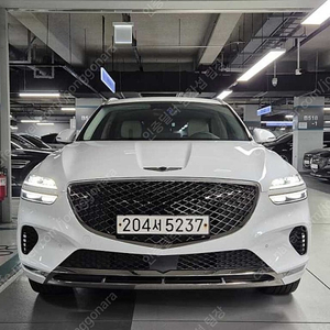 제네시스 GV70 중고차 할부 제네시스 중고차 흰색 2023년식 21,324km 2.2 디젤 AWD 중고차가격시세