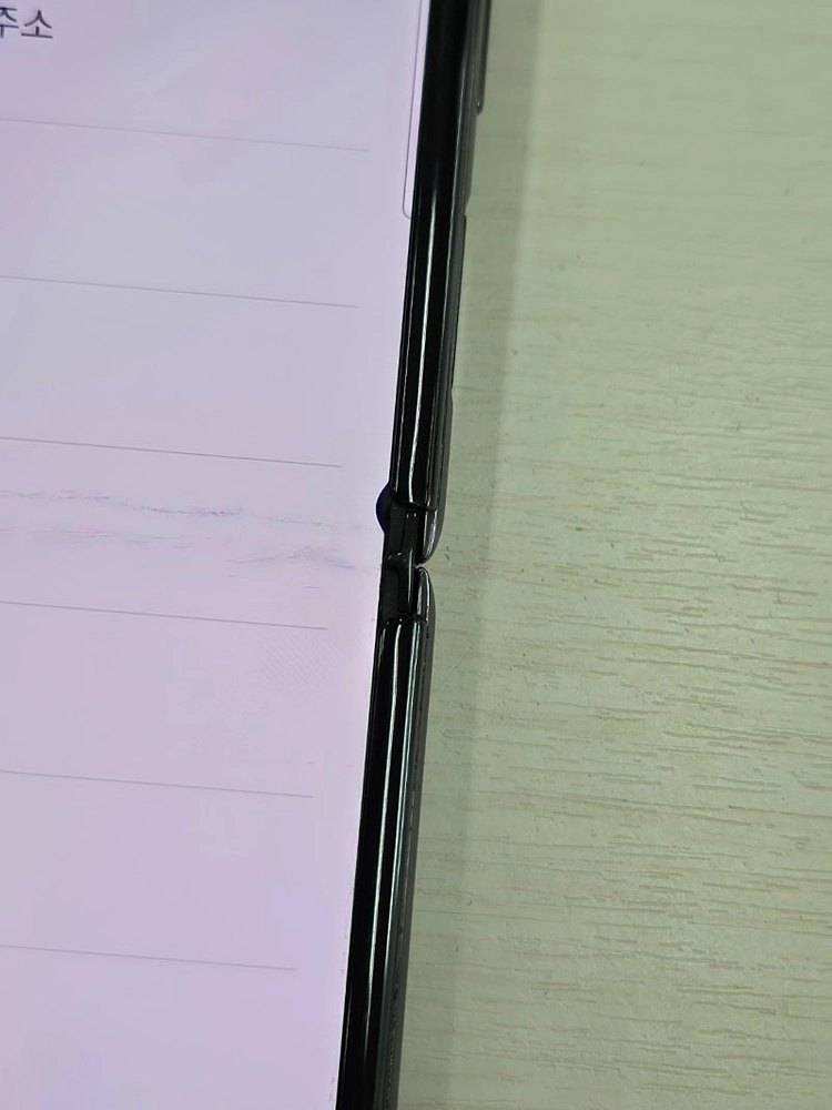 갤럭시 Z플립 5G 블랙색상 256용량 상태좋은 꿀매물 단말기 7만 판매합니다 이미지