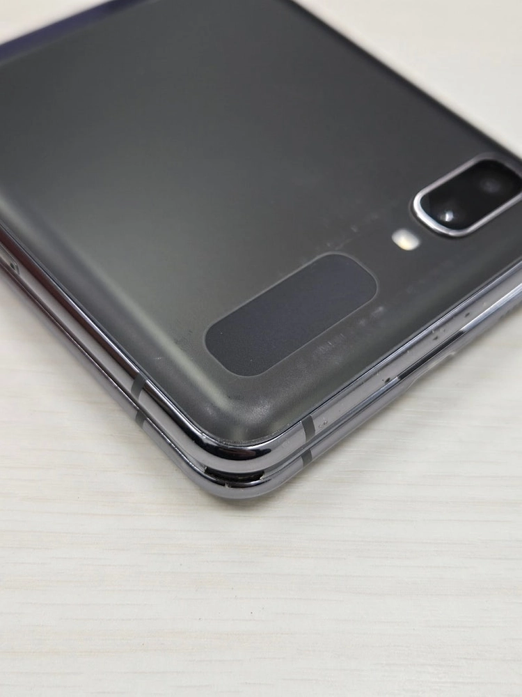 갤럭시 Z플립 5G 블랙색상 256용량 상태좋은 꿀매물 단말기 7만 판매합니다 이미지