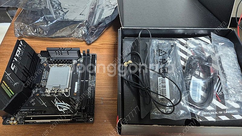 ASUS ROG STRIX B660-ITX--2