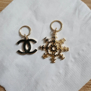 샤넬 홀리데이 & CC로고 참